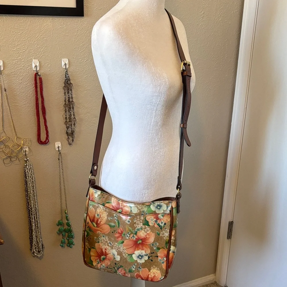 Patricia Nash Leather Tote Apricot Blossoms 12” wide Women's Bag